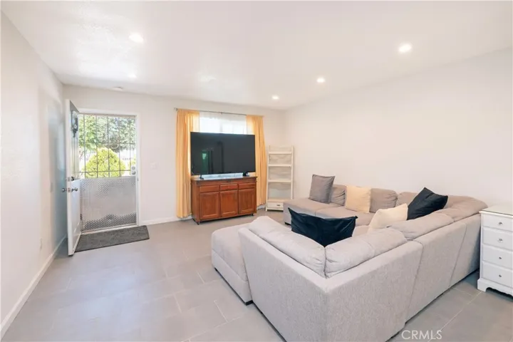 10707 Redwood, Hesperia, California 92345