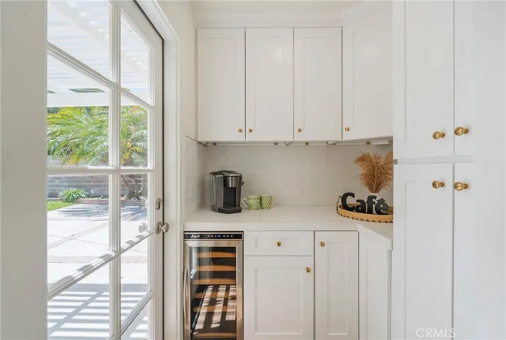 Coffee/breakfast bar just off the kitchen