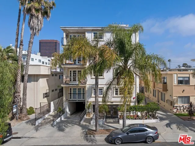11842 Darlington Avenue 201, Los Angeles, California 90049
