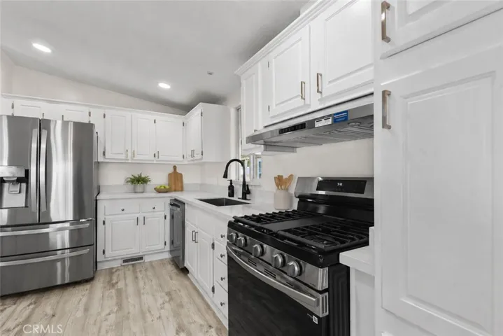 Kitchen comes with appliances