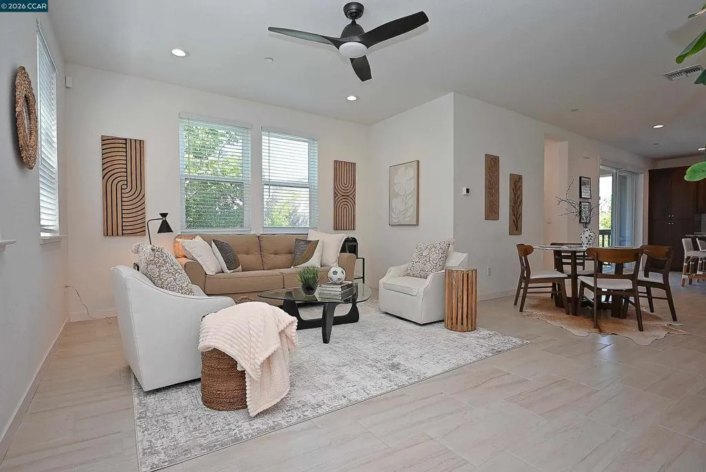 Spacious living room!