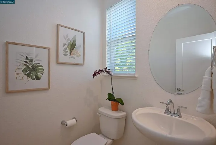 Half bath next to kitchen and family room