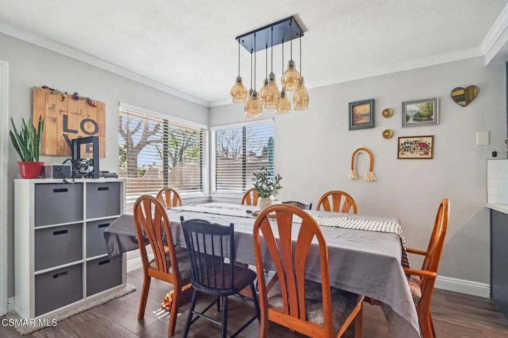 1-web-or-mls-Chandler Ave-S0702-013