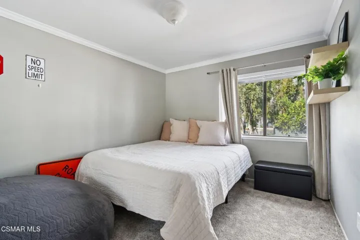 1-web-or-mls-Chandler Ave-S0702-021