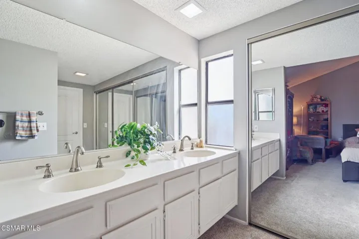1-web-or-mls-Chandler Ave-S0702-022