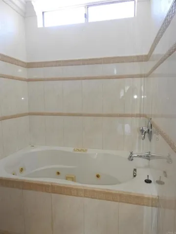 Jacuzzi tub