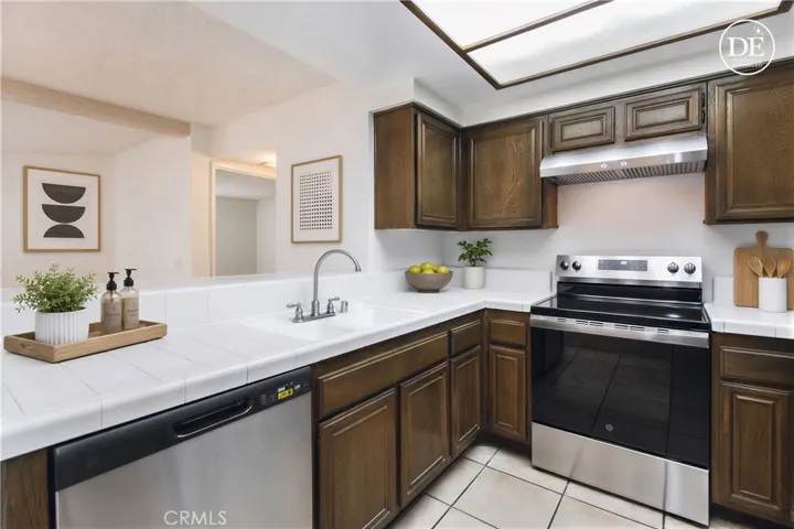 Kitchen with breakfast bar