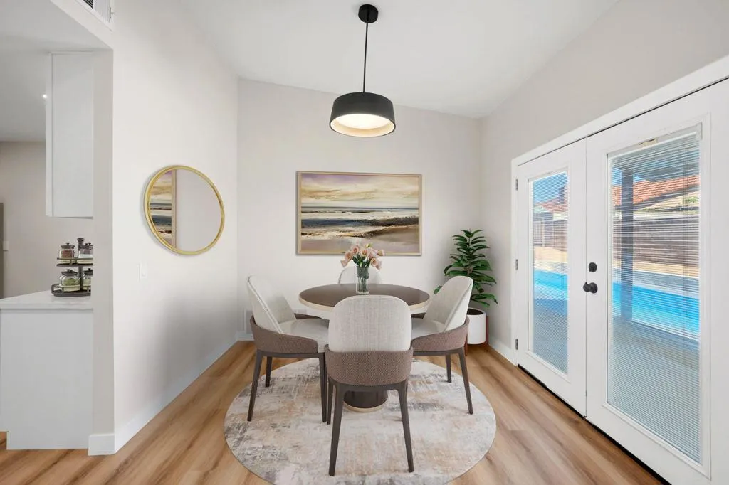43-web-or-mls-Kitchen-Dining Table Area