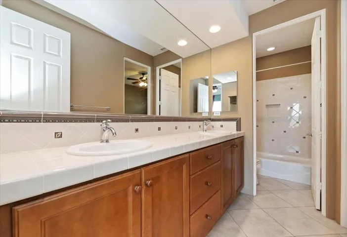 26-Jack & Jill Bath