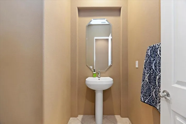 22-Powder Room