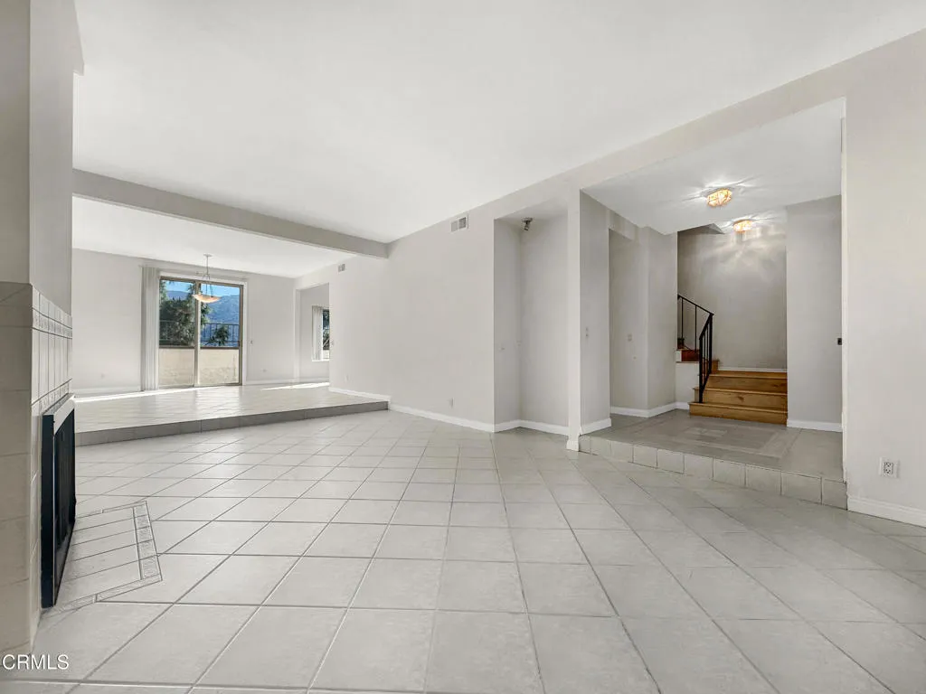 Fairesta living dining entry