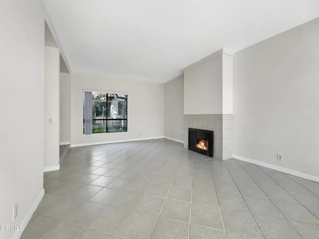 Fairesta living room fireplance