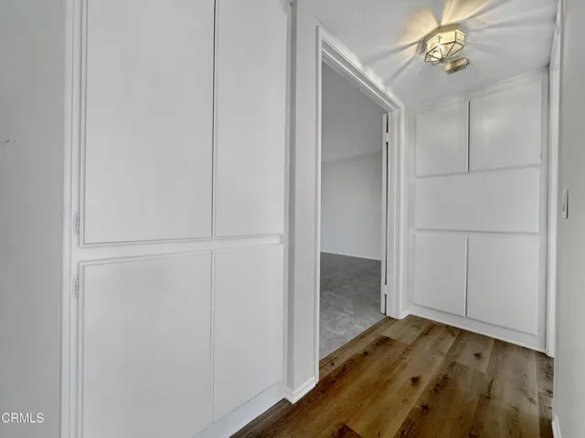 Fairesta hallway storage