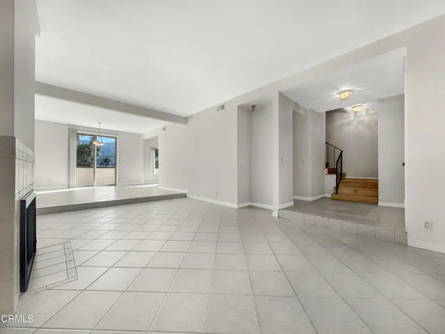 Fairesta living dining entry