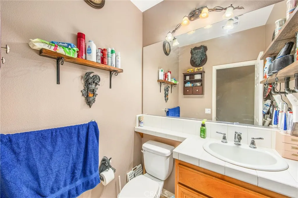 1/2 bath downstairs