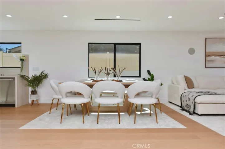 Bright and open dining area adjacent to the kitchen, perfect for hosting formal dinners or casual family meals