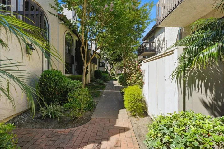 2372 Altisma Way C, Carlsbad, California 92009