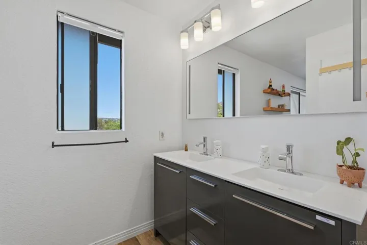 2372 Altisma Way C, Carlsbad, California 92009