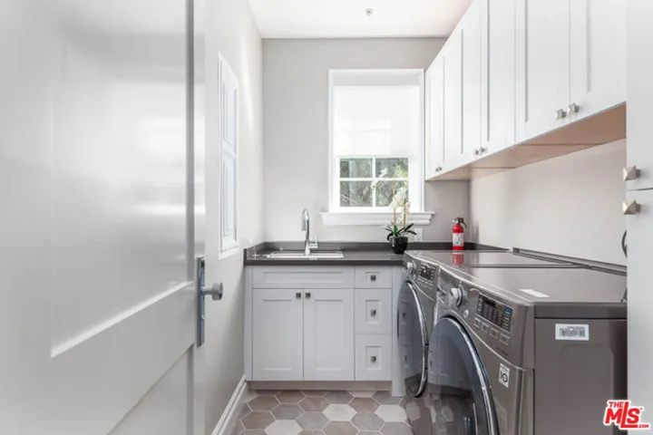 5054 Haskell Avenue, Encino, California 91436