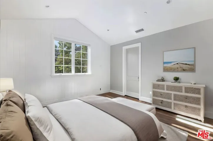 5054 Haskell Avenue, Encino, California 91436