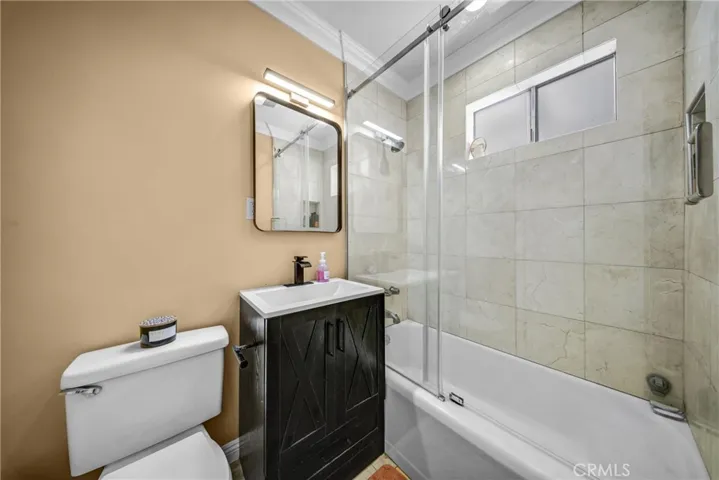 8139 Jellico Avenue, Northridge, California 91325