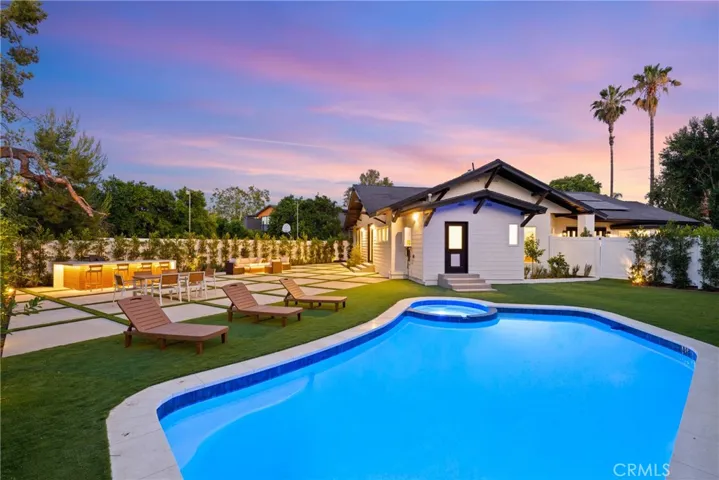 6016 N Woodlake Avenue, Woodland Hills, California 91367