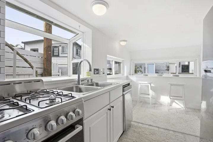 170 Diana Street, Encinitas, California 92024