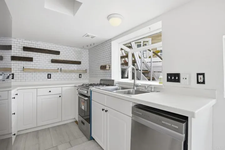 170 Diana Street, Encinitas, California 92024