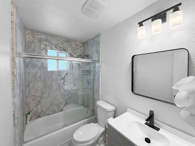 204 Sunset Boulevard, Hayward, California 94541