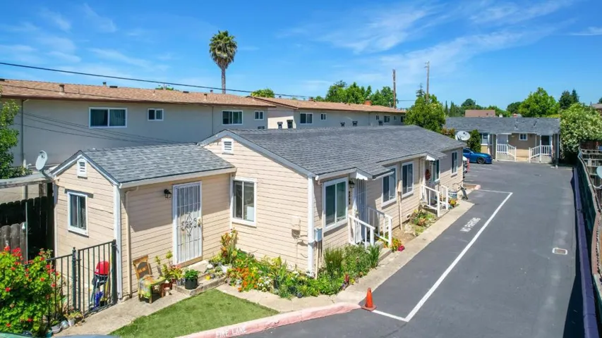 204 Sunset Boulevard, Hayward, California 94541