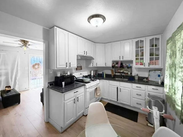 204 Sunset Boulevard, Hayward, California 94541