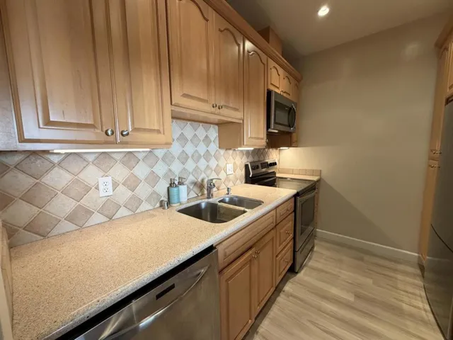 1427 Floribunda Avenue 104, Burlingame, California 94010