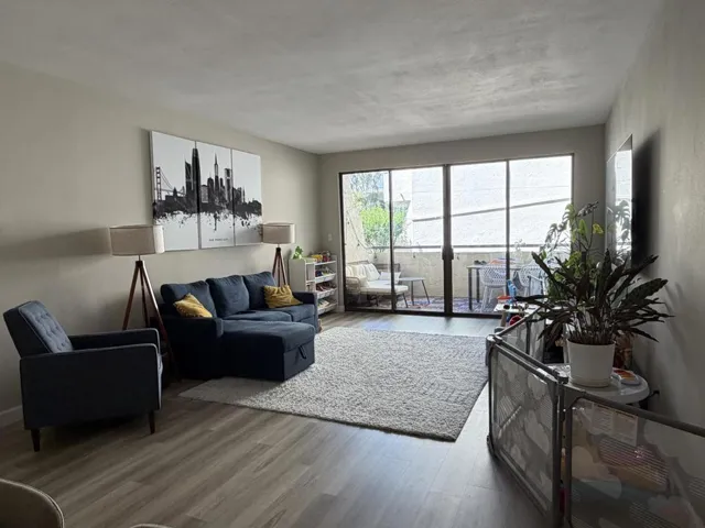 1427 Floribunda Avenue 104, Burlingame, California 94010