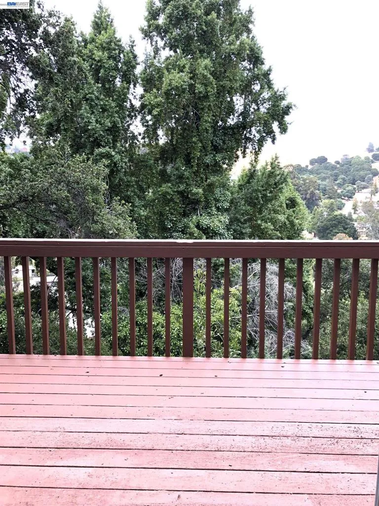 8600 Seneca, Oakland, California 94605 — photo 4
