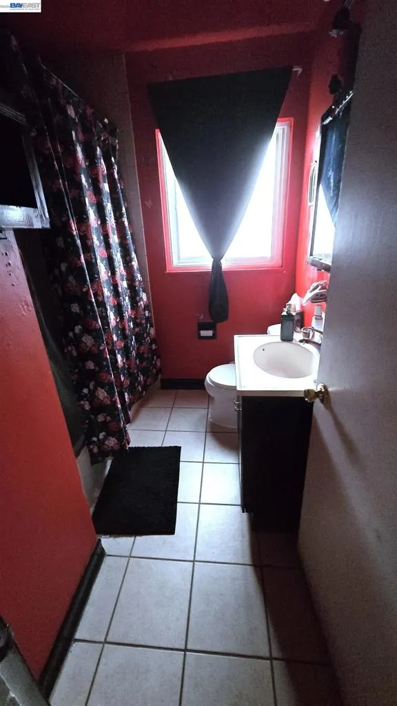 8600 Seneca, Oakland, California 94605 — photo 5