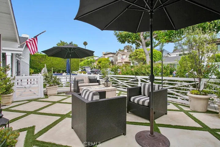 409 Poinsettia Ave., Corona Del Mar, California 92625