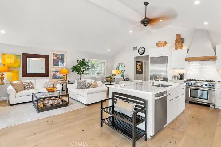 409 Poinsettia Ave., Corona Del Mar, California 92625