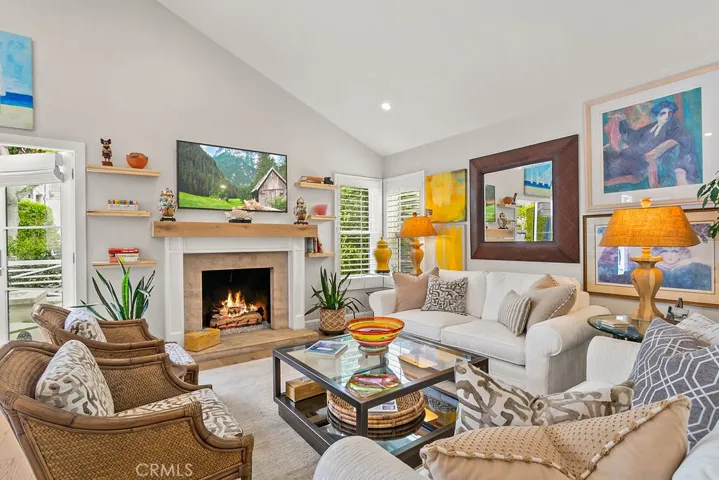 409 Poinsettia Ave., Corona Del Mar, California 92625