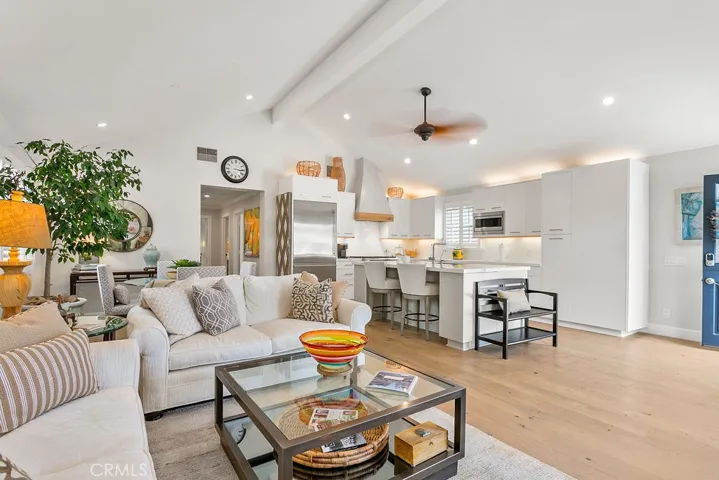 409 Poinsettia Ave., Corona Del Mar, California 92625