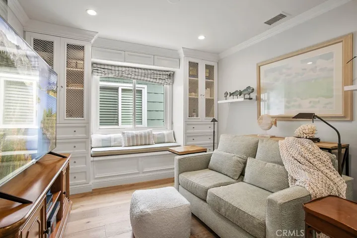 409 Poinsettia Ave., Corona Del Mar, California 92625