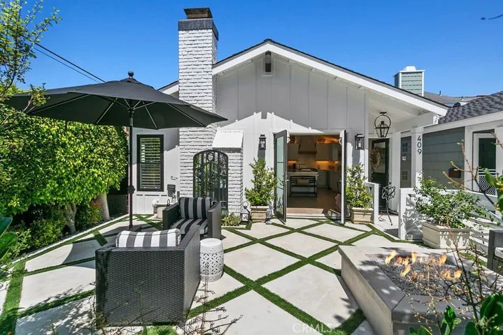 409 Poinsettia Ave., Corona Del Mar, California 92625