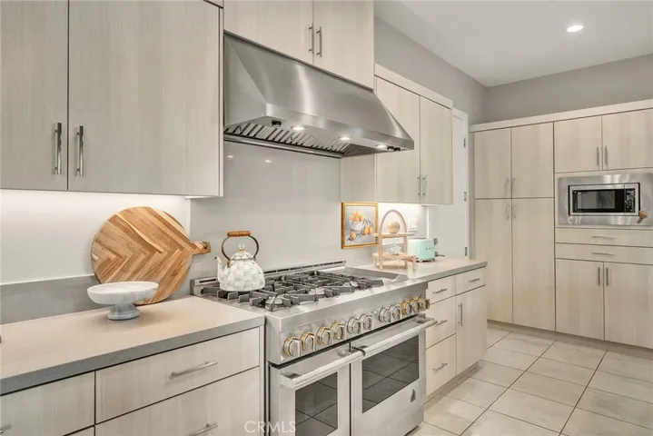 190 Orange, Lake Forest, California 92630