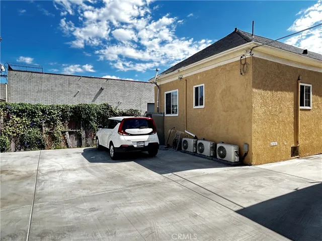 229 W 28th Street, Los Angeles, California 90007