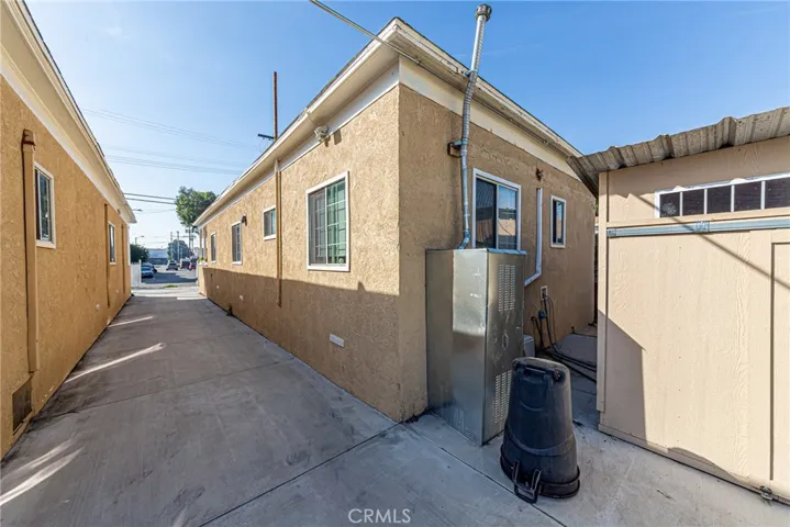 229 W 28th Street, Los Angeles, California 90007