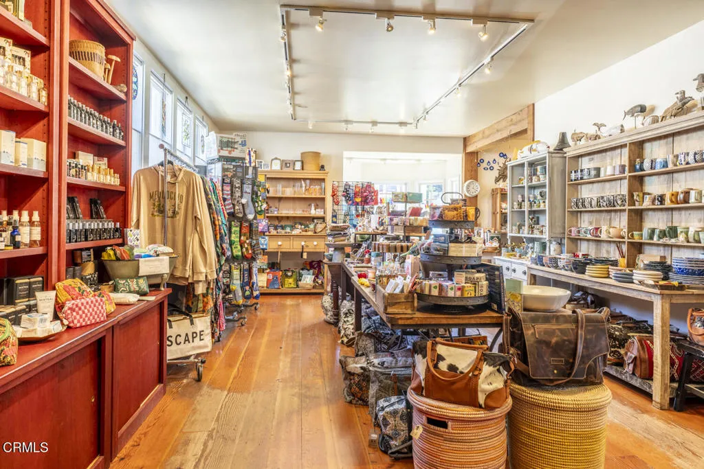 Tangents Store N Side