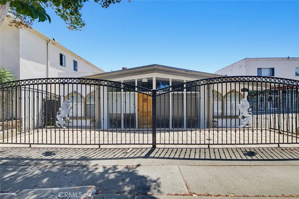 11128 Whittier