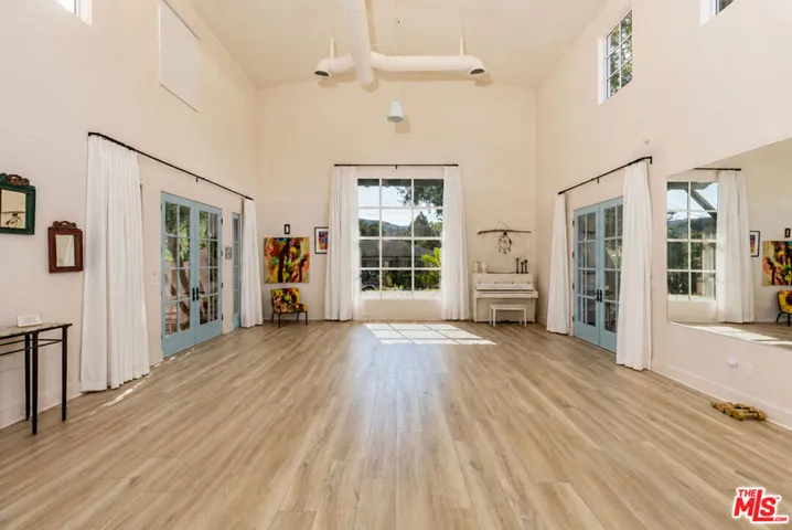 202 Canada Street, Ojai, California 93023