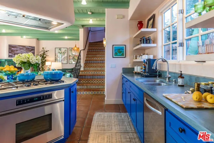 202 Canada Street, Ojai, California 93023