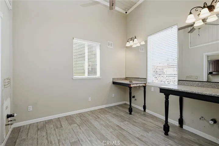 open room to the right of commercial could be salon