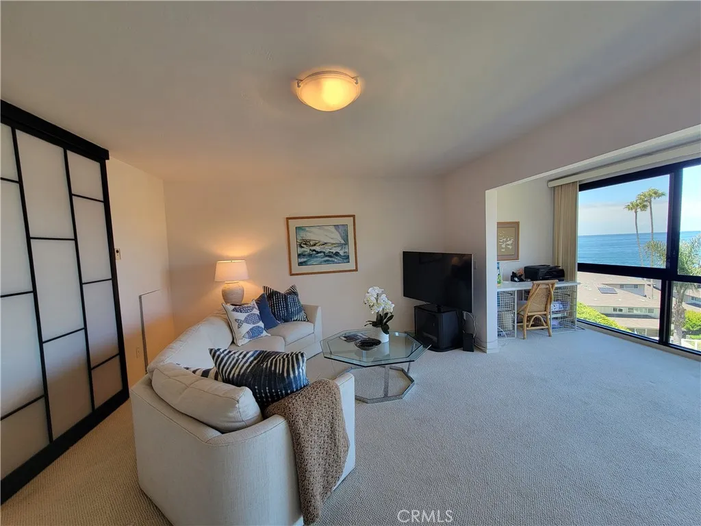 ENTRY LEVEL BONUS ROOM